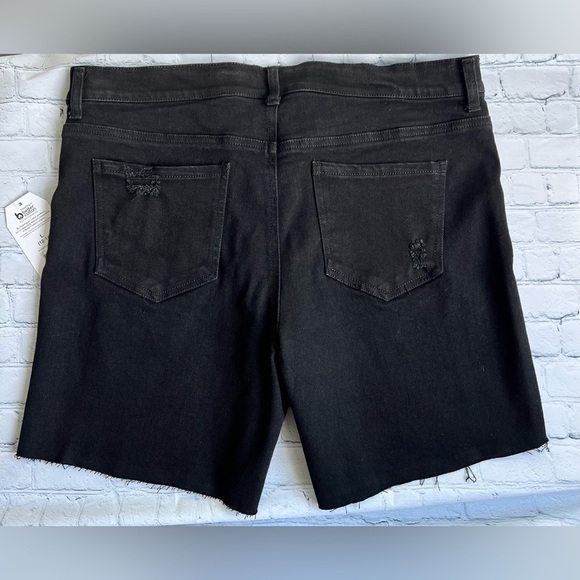 Time and Tru Black Cut Off Maternity Jean Shorts Size 12-14 - Picture 2 of 3